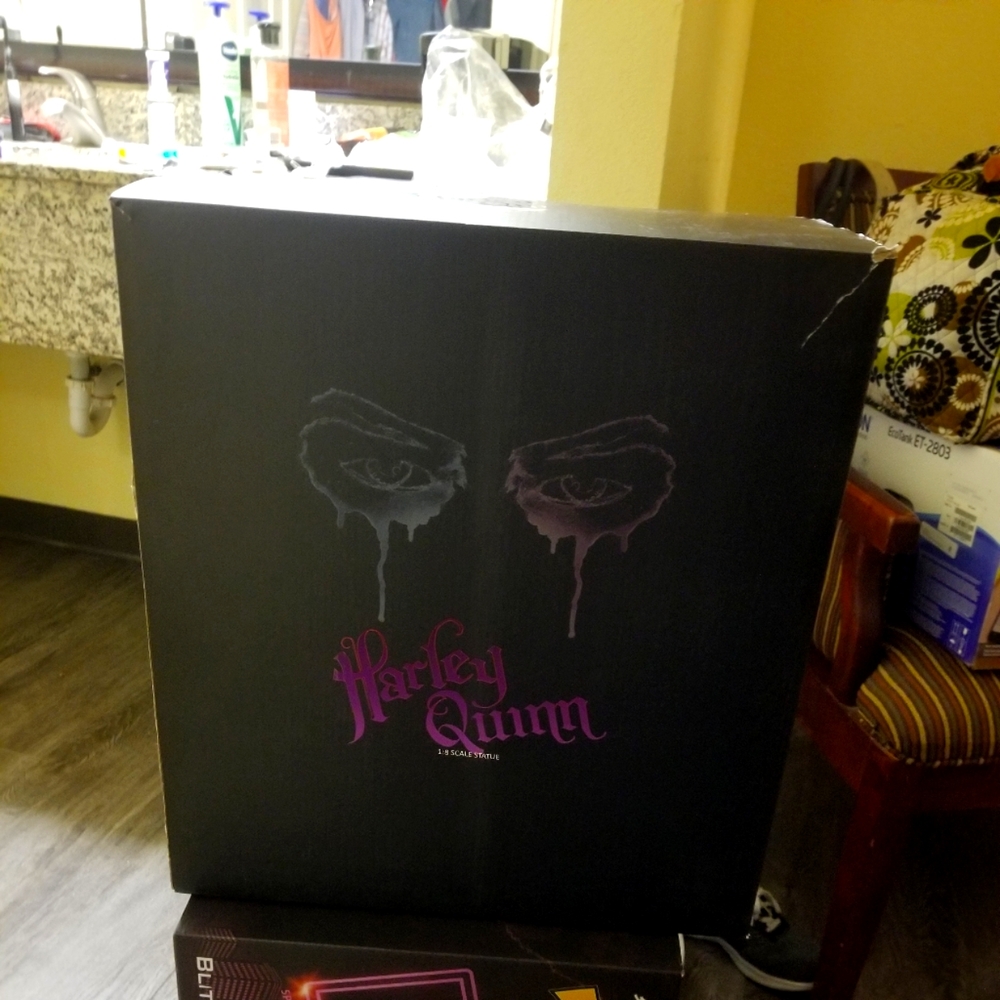Harley Quinn 1:8 statue (limited run of 500 made)